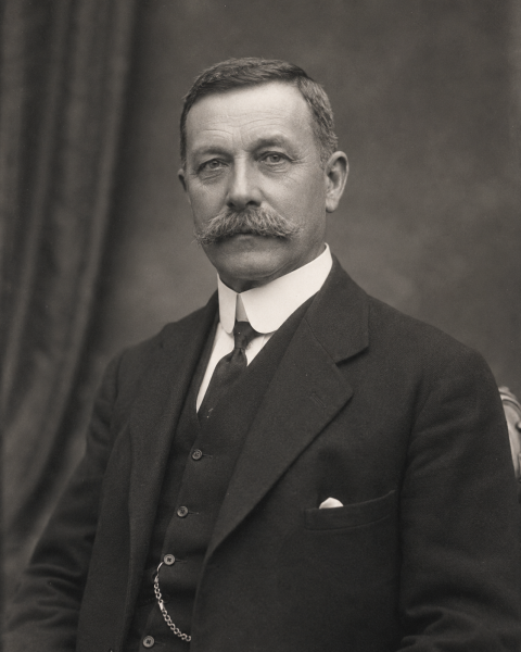 File:ReinhardGlöbbelhartfounder.png